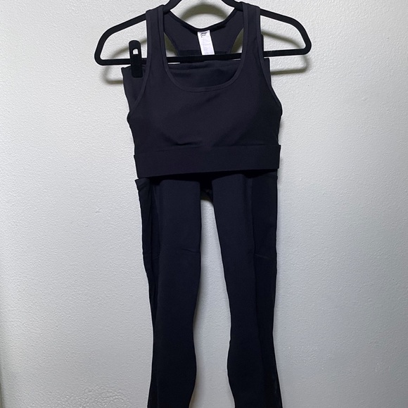 Black Fabletics Athleisure Set - Picture 1 of 15